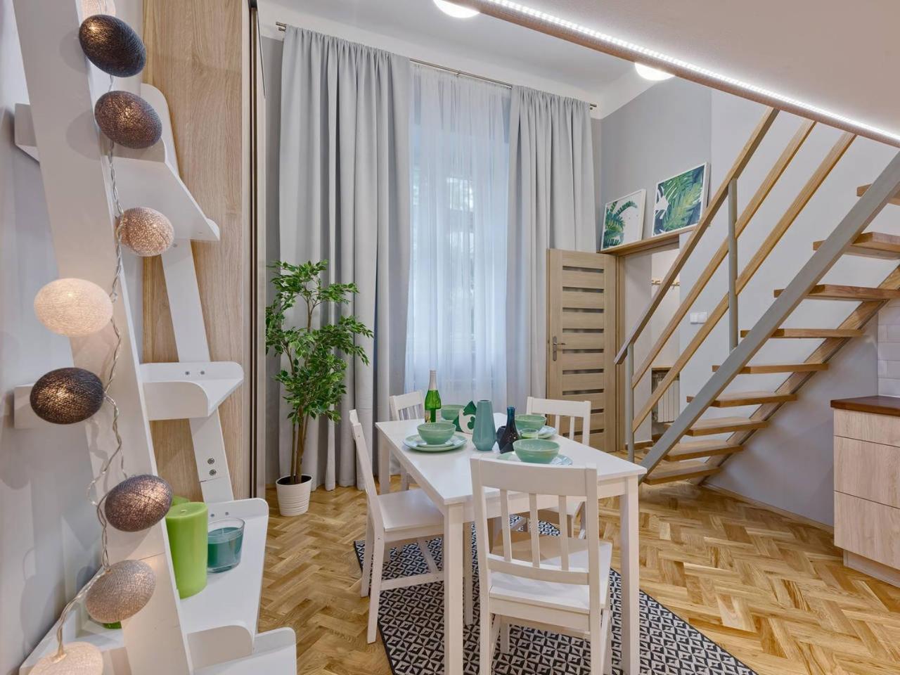 Centre Apartments-Old Town Краків Екстер'єр фото